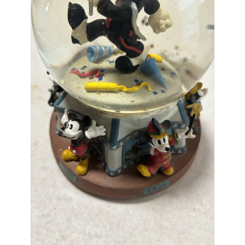 Disney World‎ Store 2000 Mickey Mouse Millennium Musical Snow Water Globe